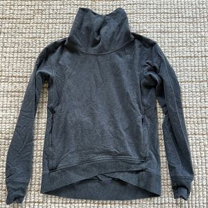 Lulu lemon turtleneck pullover